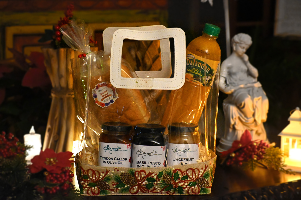 sonya’s garden christmas basket 4 sonya's garden christmas basket 4